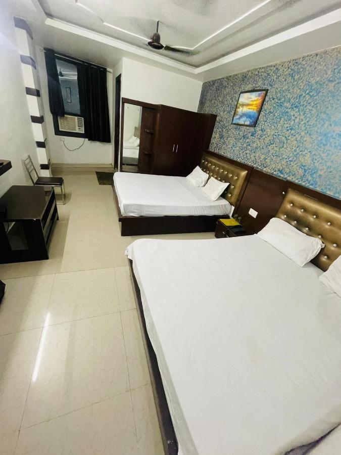 Blue Rose International, Family Hotel Agra  Dış mekan fotoğraf
