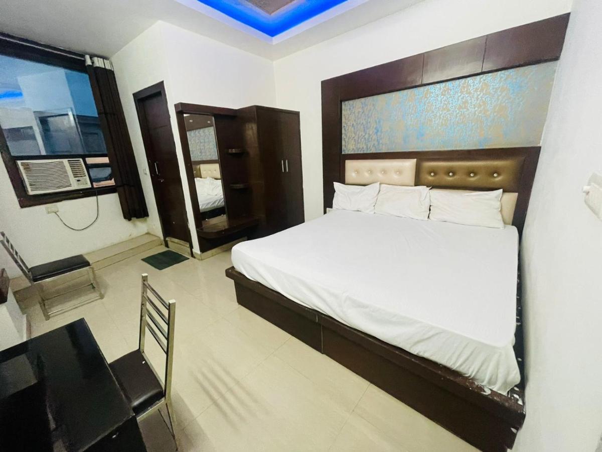 Blue Rose International, Family Hotel Agra  Dış mekan fotoğraf
