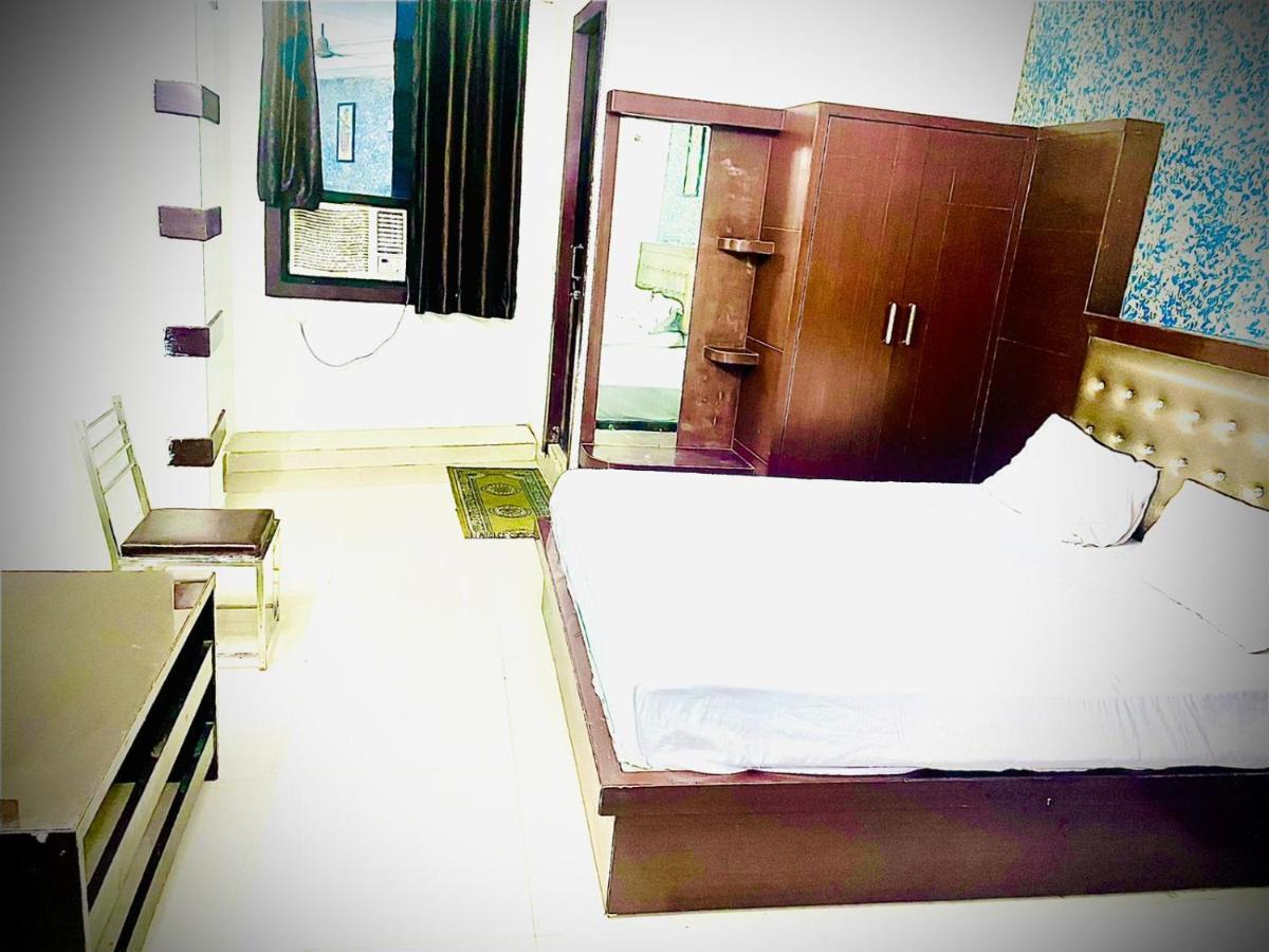 Blue Rose International, Family Hotel Agra  Dış mekan fotoğraf