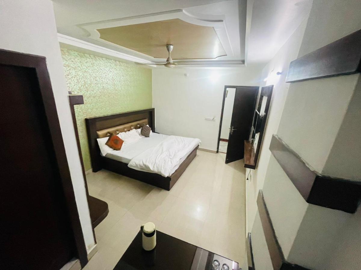 Blue Rose International, Family Hotel Agra  Dış mekan fotoğraf
